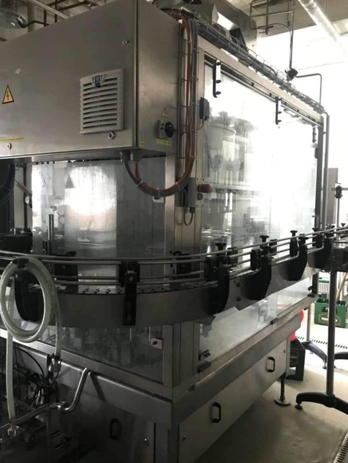 Pracovní místnost společnosti Nagel, PAC, Juwatec Vratná plnicí linka na pivo, nealkoholické nápoje