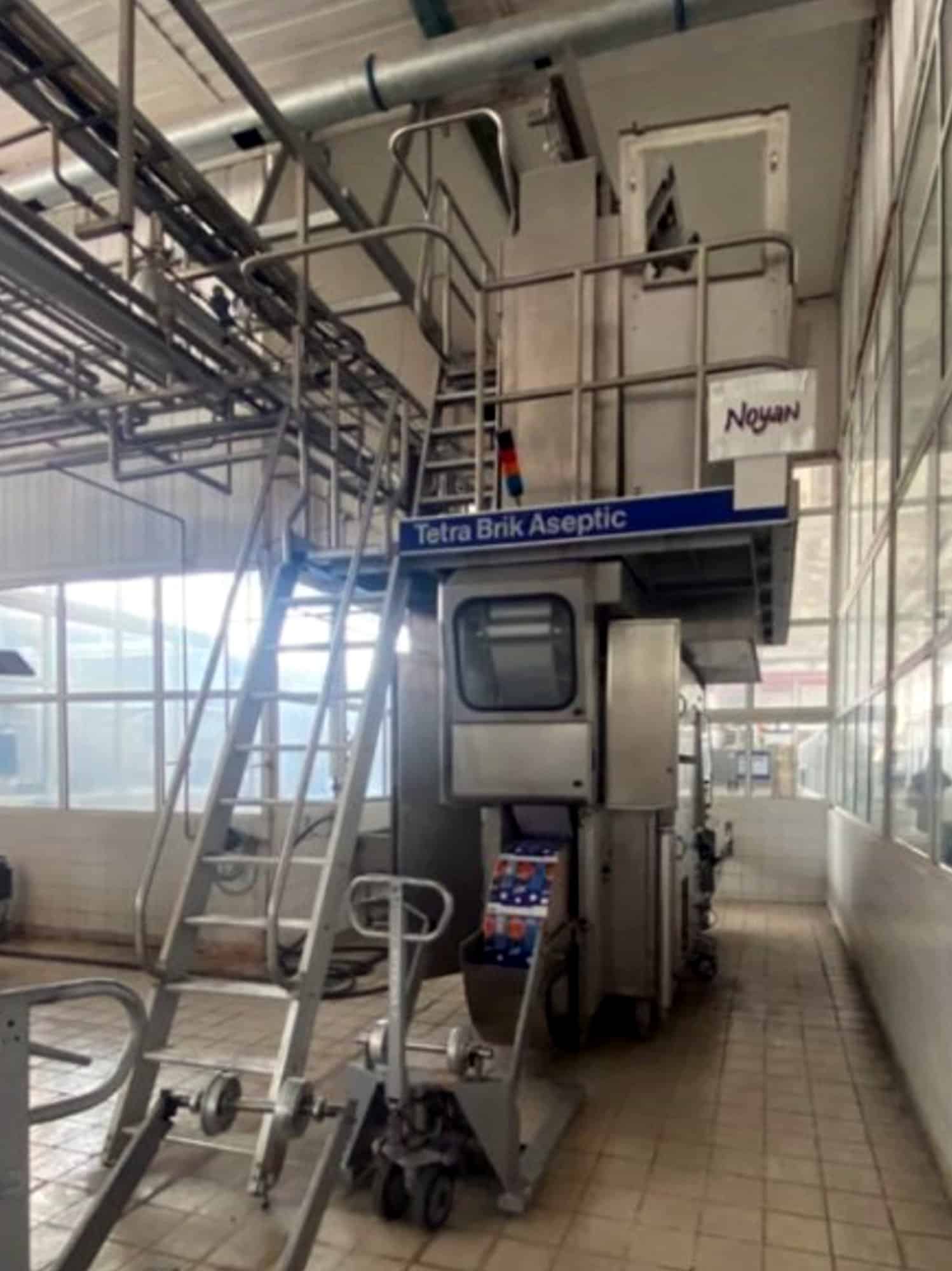 Pravý pohled na Tetra Pak TBA 8-1000 SQ