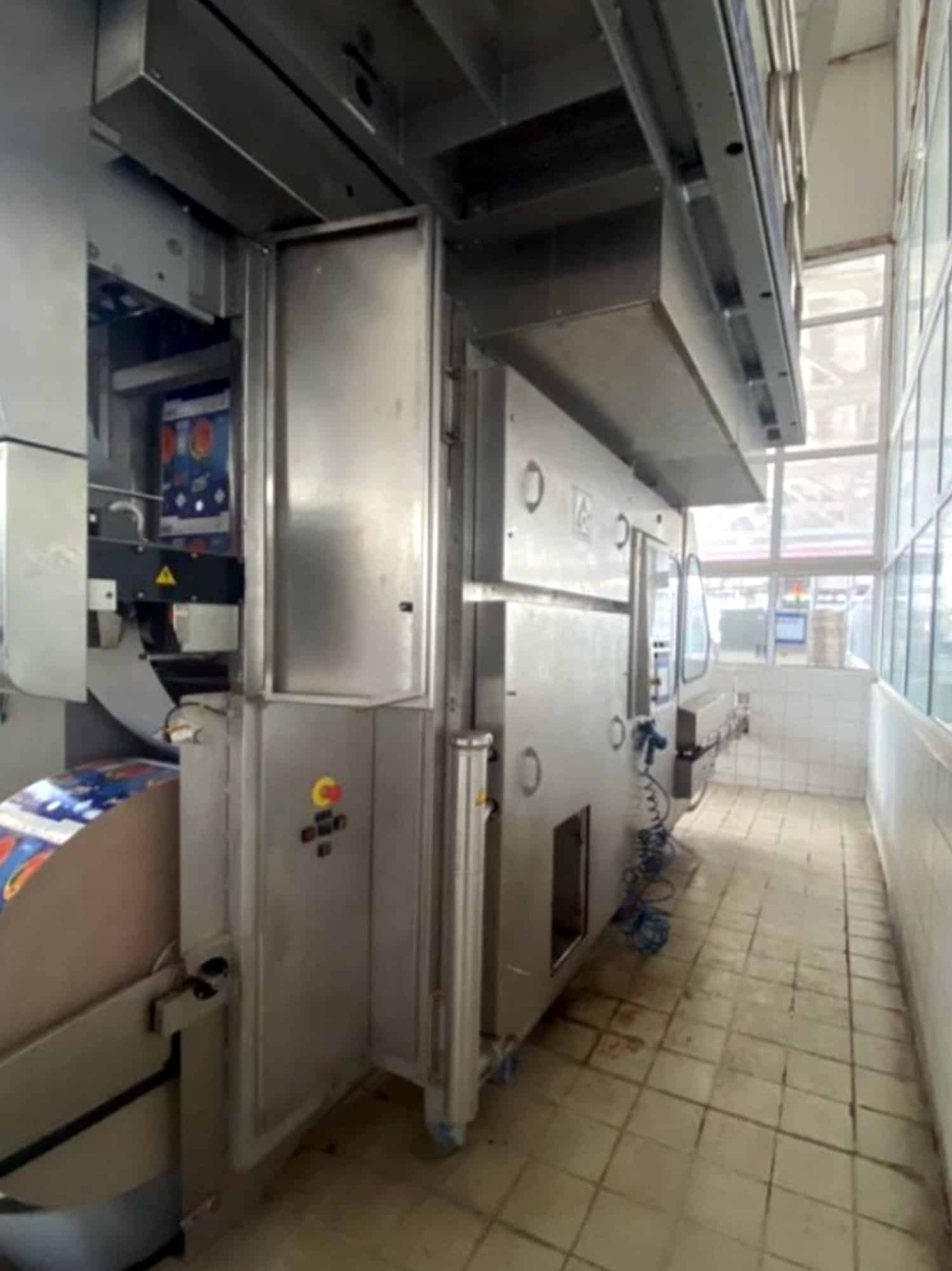 Boční pohled na Tetra Pak TBA 8-1000 SQ