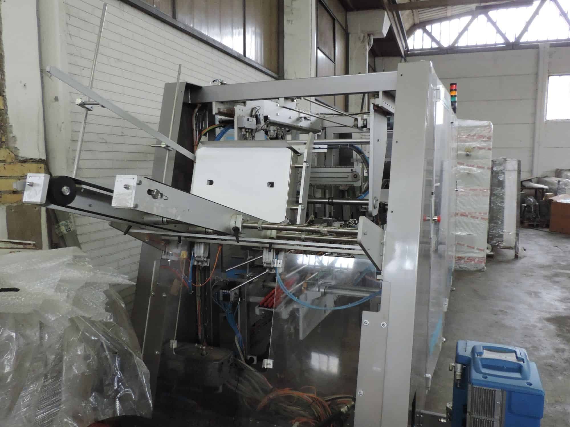 Pohled vlevo na Cama Group FW 749